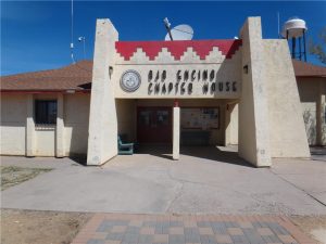 May ibinibentang Beach Hats sa Ojo Encino, New Mexico